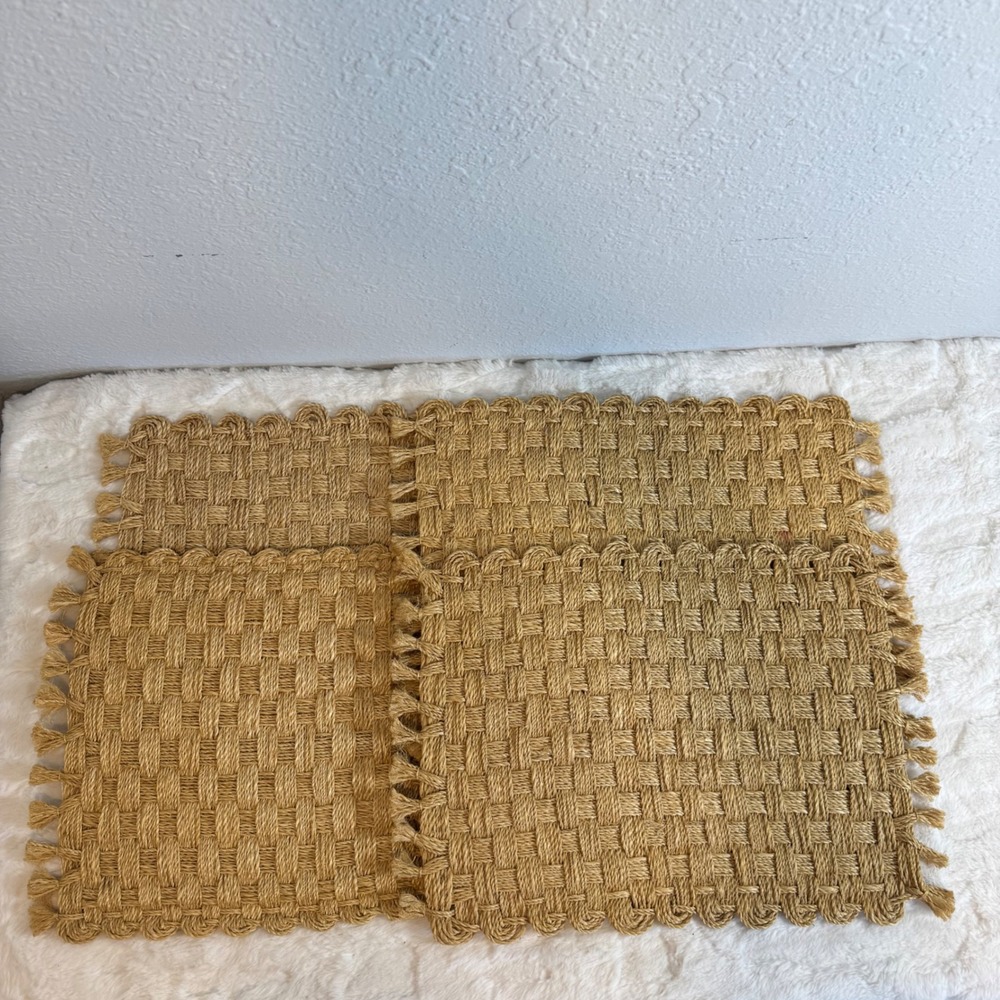 Set of 4 Woven Jute Rope Placemats Scalloped Edge Fringe Tan Boho Coastal 18x13